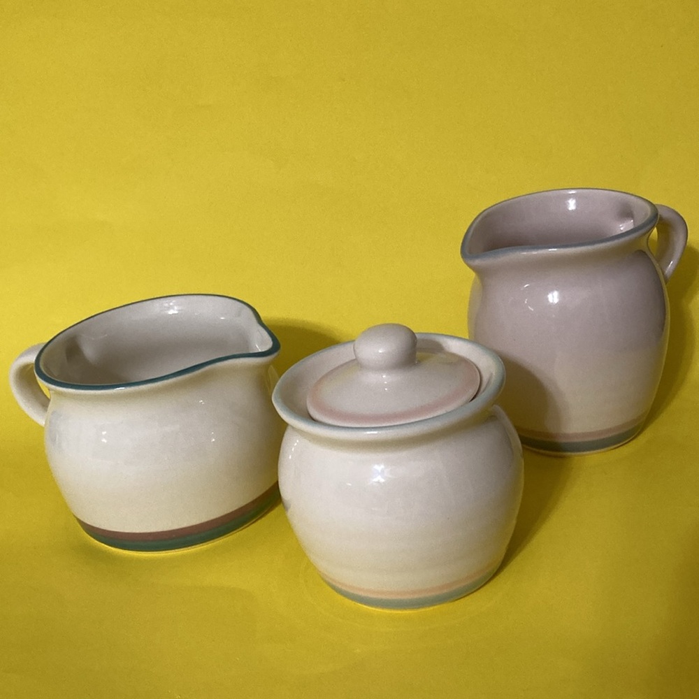 Pfaltzgraff SUGAR BOWL & CREAMERS SET (3 pieces)